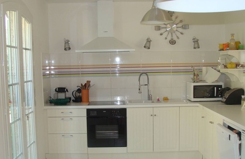 Vergeze House | Single storey house with enclosed garden
