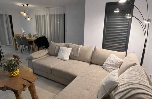 Baixas House | Single-storey house with swimming pool in a very quiet area