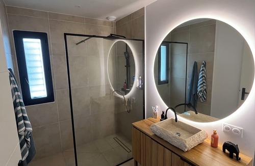 Baixas House | Single-storey house with swimming pool in a very quiet area