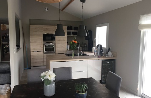 Bouaye Villa | Single storey house with heated pool