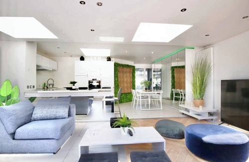 Mons-en-Baroeul Villa | Single-storey, stairless villa with jacuzzi, parking and garden