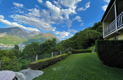 Sazos Apartment | Single-storey studio overlooking the Luz St Sauveur valley - private garden