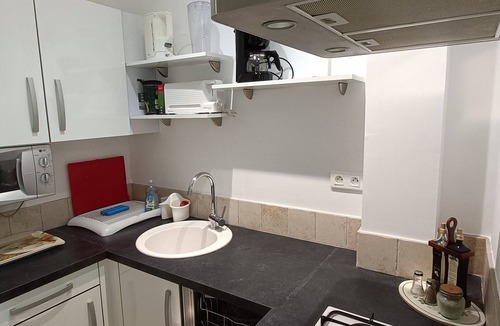 Callian Apartment | Single storey studio, private swimming pool, secure parking