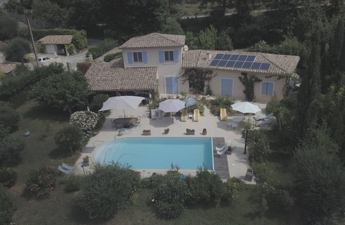 Callian Apartment | Single storey studio, private swimming pool, secure parking