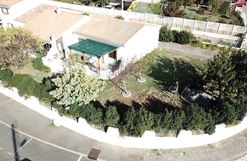 Pennautier Villa | single-storey villa enclosed garden quiet area