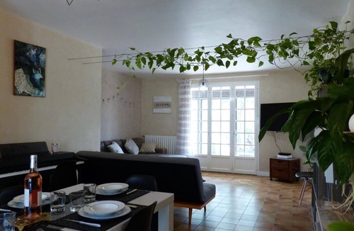 Pennautier Villa | single-storey villa enclosed garden quiet area