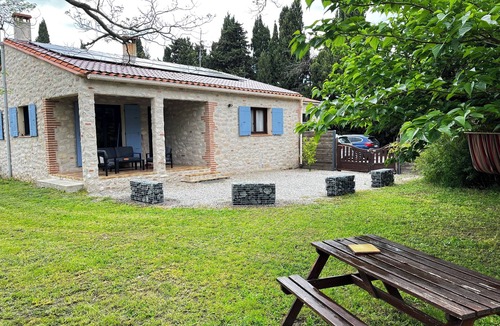 Camelas House | single-storey villa in the countryside
