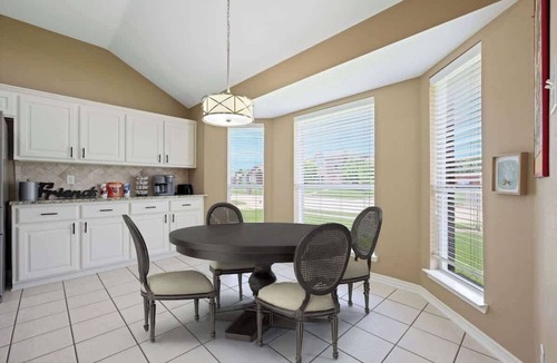 Murphy House | Single Story 5 BR Spacious Pool Oasis Ping Pong