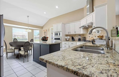 Murphy House | Single Story 5 BR Spacious Pool Oasis Ping Pong