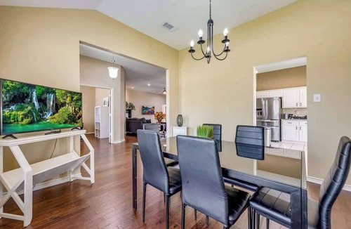 Murphy House | Single Story 5 BR Spacious Pool Oasis Ping Pong