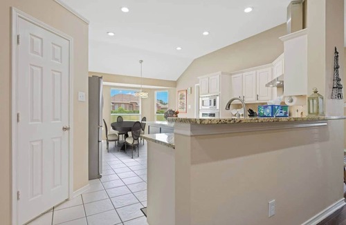 Murphy House | Single Story 5 BR Spacious Pool Oasis Ping Pong