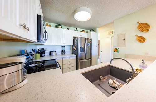 Waikoloa Condo | Single-story, first-floor condo featuring 2 bedrooms and 2 bathrooms.