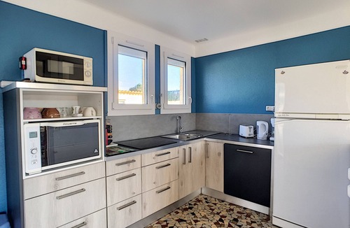 Jullouville-les-Pins House | Single-Story House: Central Location, 150m from Beach, Terrace, Parking
