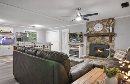 Eagle Mountain Cabin | Single Story Modern Cabin! Fireplace, Games & Firepit, Pool Access, Orchards!