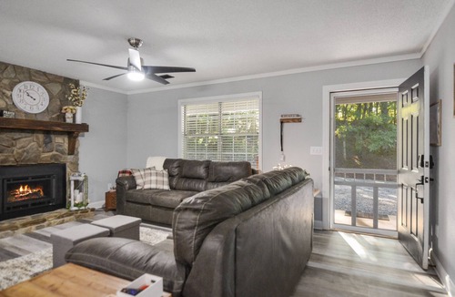 Eagle Mountain Cabin | Single Story Modern Cabin! Fireplace, Games & Firepit, Pool Access, Orchards!