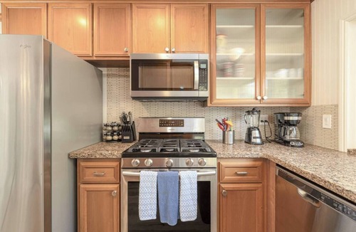 Mission Viejo House | Single Story w/Fast WiFi, Backyard & EV Charger. (Fig Perch)