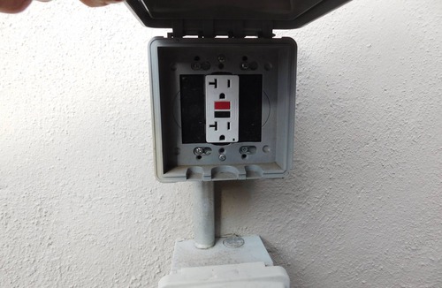 Campbell RV Rental | Single Super Bowl Full Hookup RV spot in Campbell