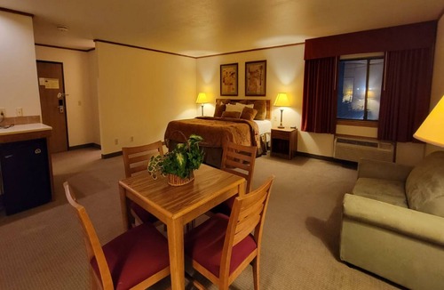 Ulysses Hotel | Single Tree Inn Hotel O