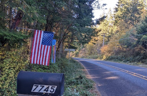 Nordland Cabin | Single twin bed in Shared room, water view/access, Mini Fridge, pets, Fire pit.