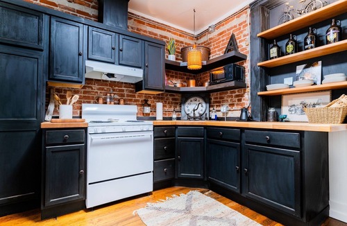 Auburn Apartment | Single Unit Loft/Apartment Sleeps 4- 1,300sq ft
