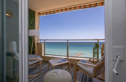 El Puig de Santa Maria Apartment | SingularStays El Puig Beach II