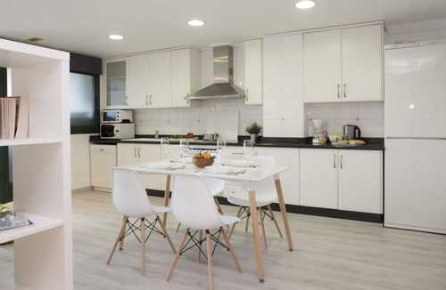 Penya-roja Apartment | Singular Stays Alameda I