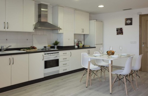 Penya-roja Apartment | Singular Stays Alameda I