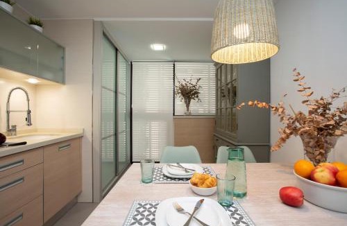 Penya-roja Apartment | SingularStays Oceanografico II