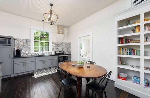Boerne Cottage | Sip, Explore & Relax!