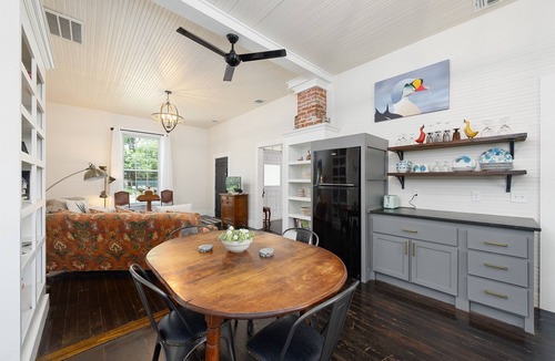Boerne Cottage | Sip, Explore & Relax!