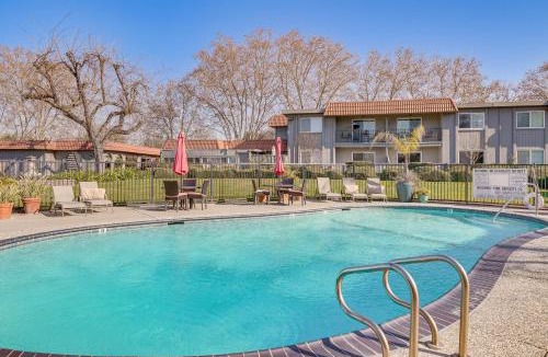 Pleasanton Apartment | Sip, Golf and Explore Pleasanton Retreat!