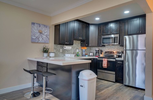Pleasanton Condo | Sip, Golf & Explore: Pleasanton Retreat!