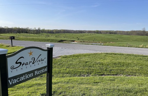 Cobden House | Sip & Stay at StarView Vineyards