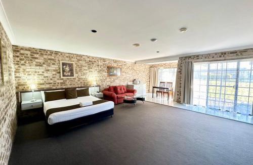 Heatherbrae Hotel | Sir Francis Drake