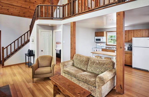 Eagle Lake Hotel | Sir Sam's Inn & Waterspa - Adults Only