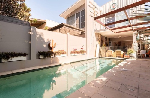 Mermaid Beach Villa | Sirens Rest - Luxe Oasis - Breathe. Relax.