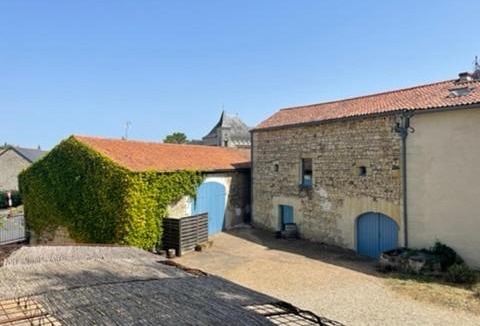 Le Puy-Notre-Dame Bed & Breakfast | Sirona