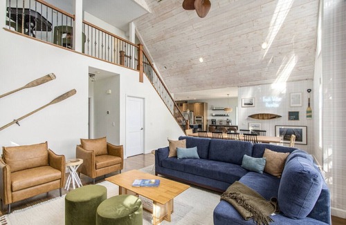 Sister Lakes House | Sister Lakes 7 bedroom with Game room, Hot tub, Basketball and amazing views