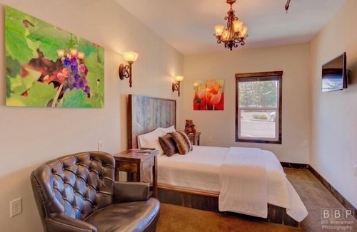 Sisters Hotel | Sisters Bunkhouse Room 1