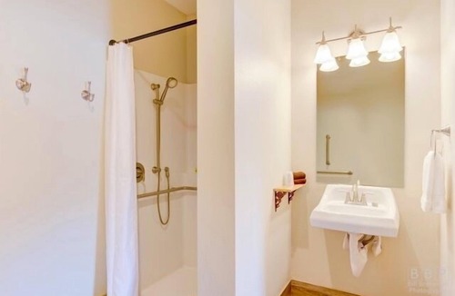 Sisters Hotel | Sisters Bunkhouse Room 1