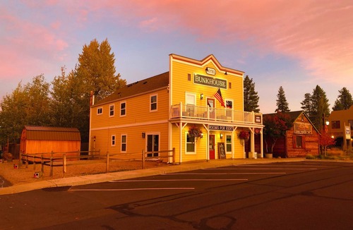 Sisters Hotel | Sisters Bunkhouse Room 1