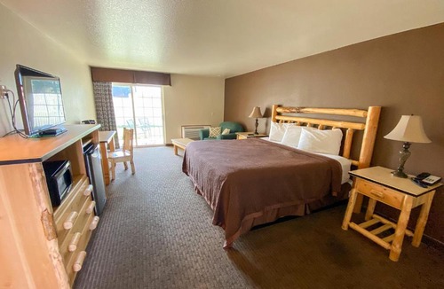 Sisters Hotel | Sisters Inn & Suites
