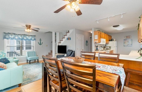 Surfside Beach House | SITE 1150 NOW BOOKING FOR 2026! 2 COMPLIMENTARY GOLF CARTS AND LINENS(SEE DATES)