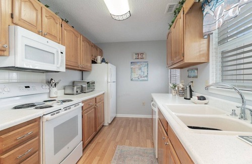 Surfside Beach House | SITE 1150 NOW BOOKING FOR 2026! 2 COMPLIMENTARY GOLF CARTS AND LINENS(SEE DATES)