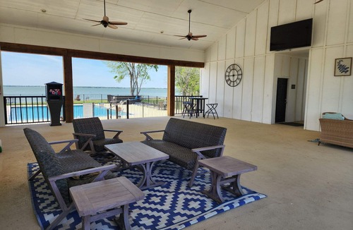 Kerens RV Rental | Site 22 @ Peninsula Point