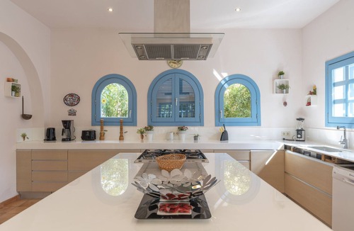 Olivella House | Sitges Hills house for families and groups.
