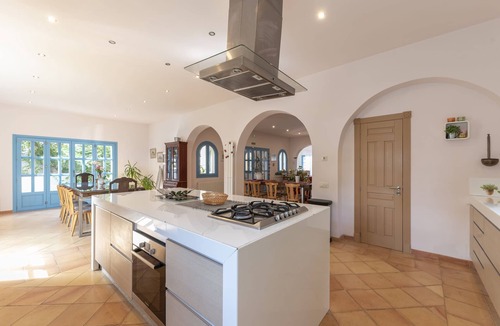 Olivella House | Sitges Hills house for families and groups.
