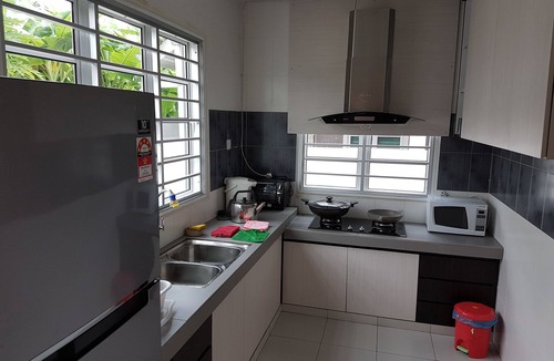 Taman Teratai House | Sitiawan Homestay