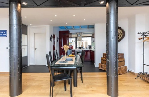Quartier de la Monnaie Apartment | SITTING RIGHT ON THE BANKS OF SEINE-ST GERMAIN QUAI DES GRANDS AUGUSTIN