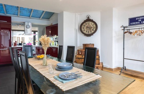 Quartier de la Monnaie Apartment | SITTING RIGHT ON THE BANKS OF SEINE-ST GERMAIN QUAI DES GRANDS AUGUSTIN